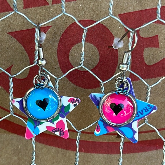 Trader Joe’s earrings star with star shaped with heart - Picture 1 of 4